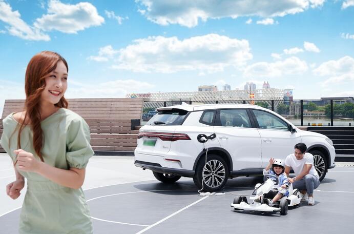 图片包含 路, 户外, 人, 汽车描述已自动生成