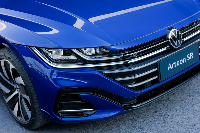 5. Arteon SR R-Line风格保险杠和全LED双透镜式高级前大灯.jpg